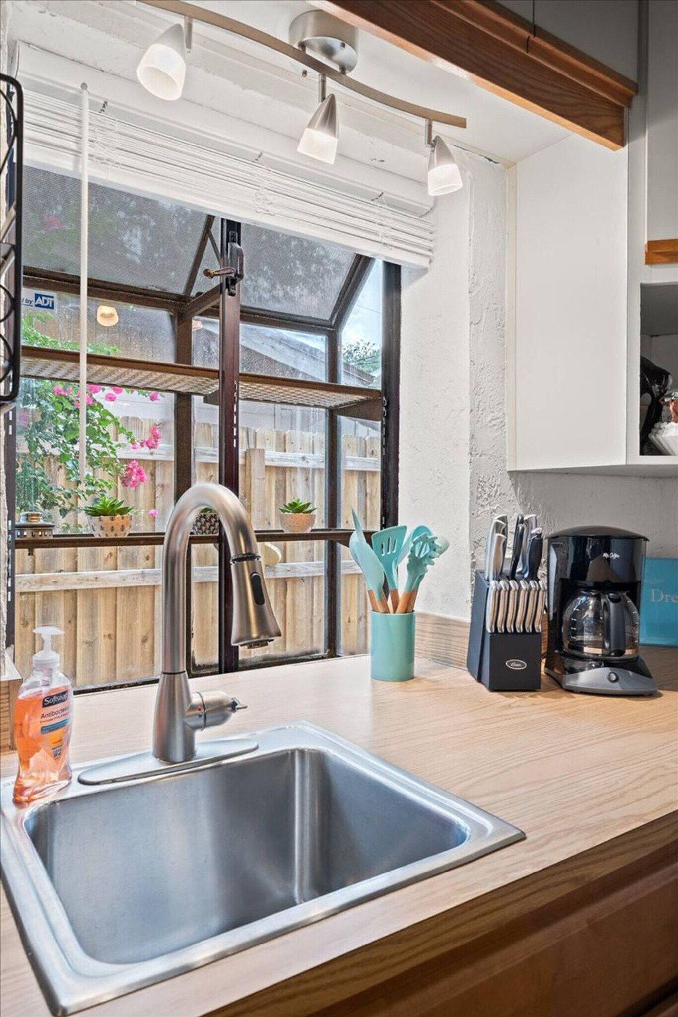 Building Photo - 408 Harrison Ave