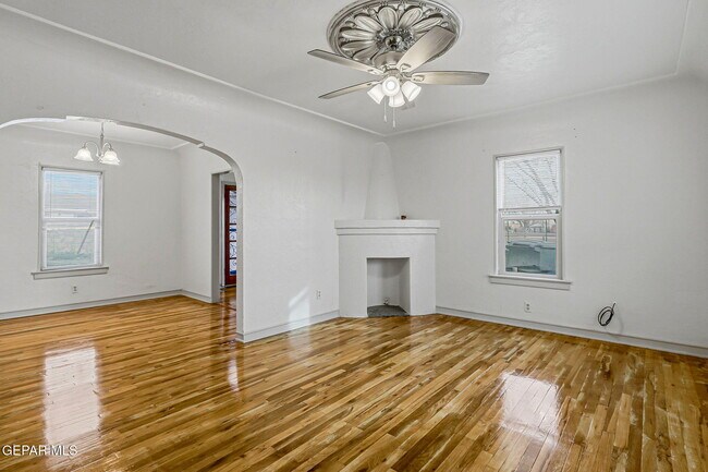 Building Photo - 7921 Lirio Rd