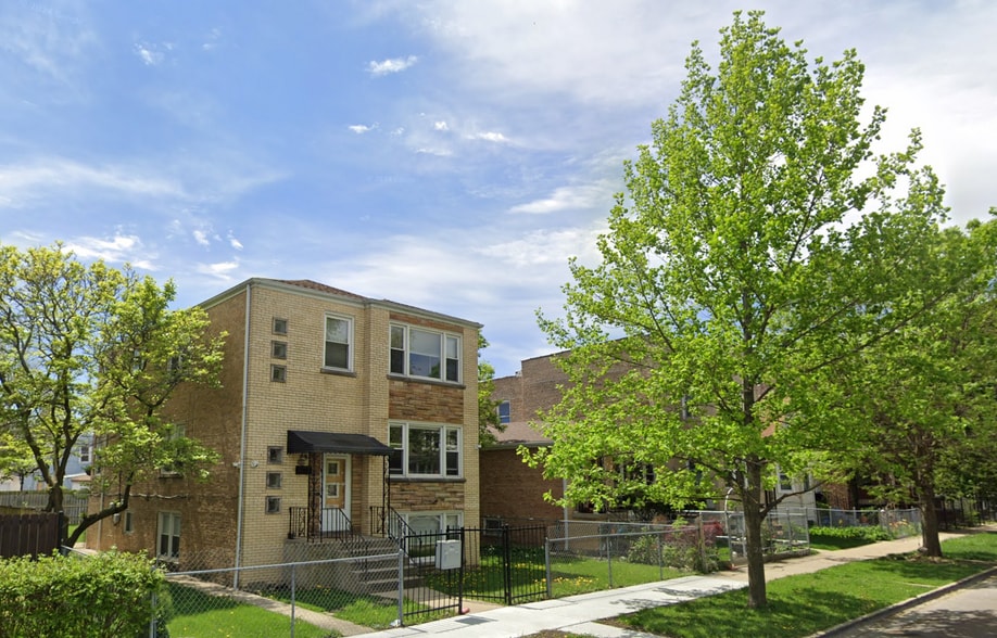 Primary Photo - 5439 W Schubert Ave