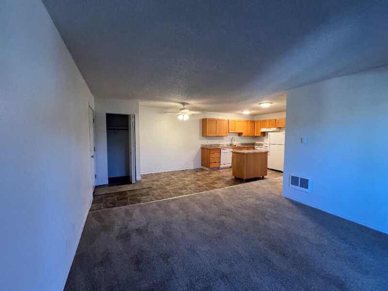 Building Photo - 17260 SW Heritage Ct