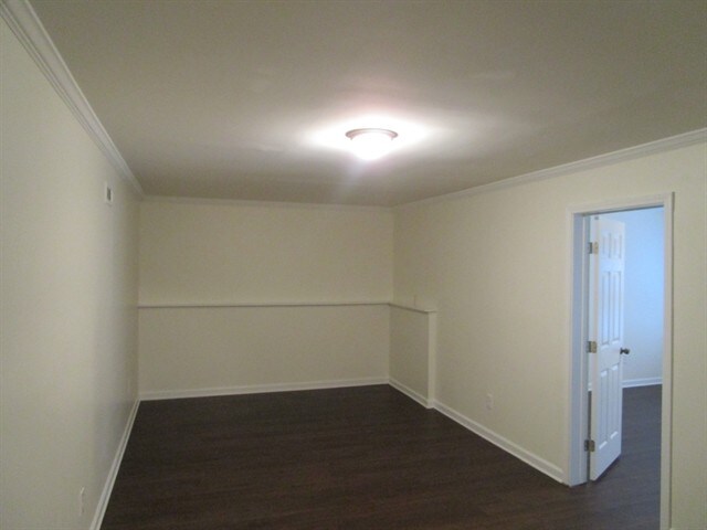 Building Photo - 3188 Creek Trace W