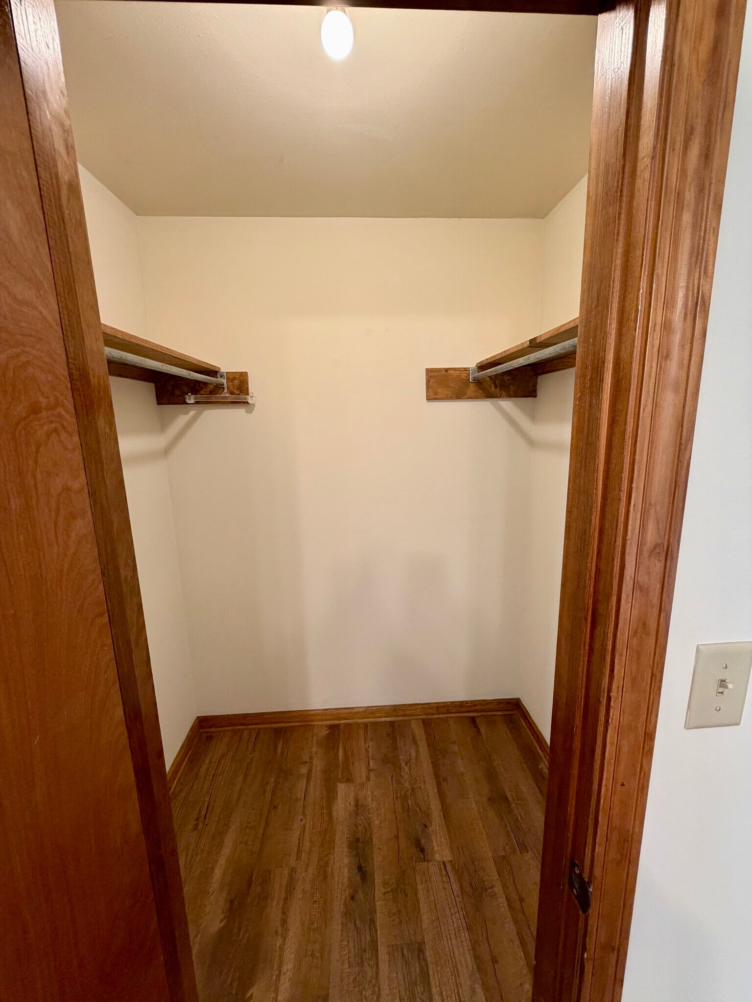 Master closet - 29604 Burns Ln