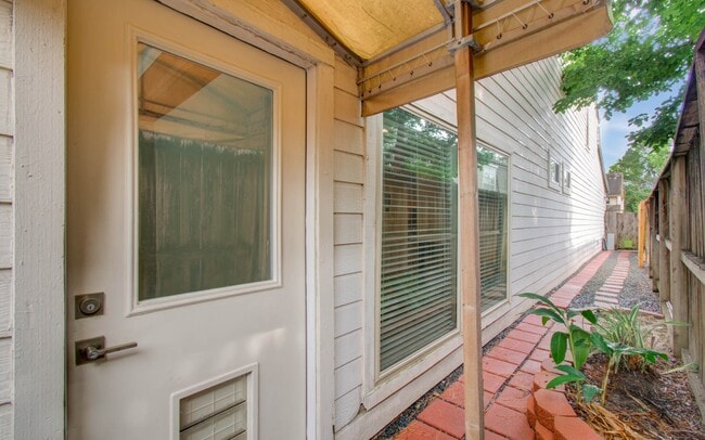 Building Photo - 12625 Memorial Dr