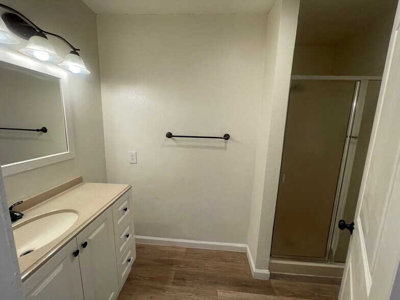 Building Photo - 8545 Midpark Rd