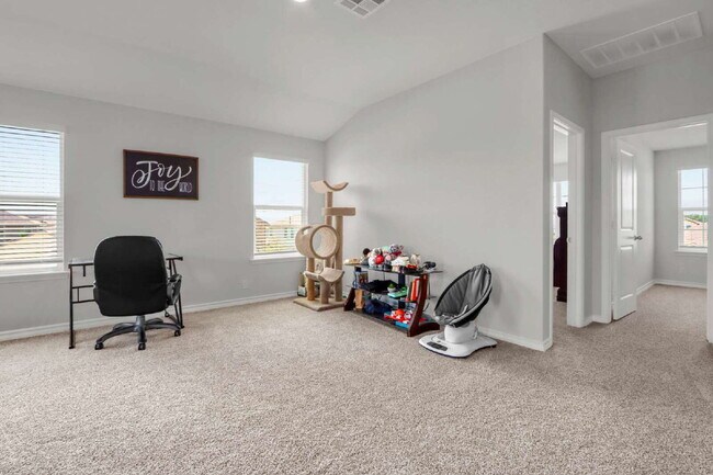 Building Photo - "Spacious Elegance at 110 Spurfowl: 5-Bedr...
