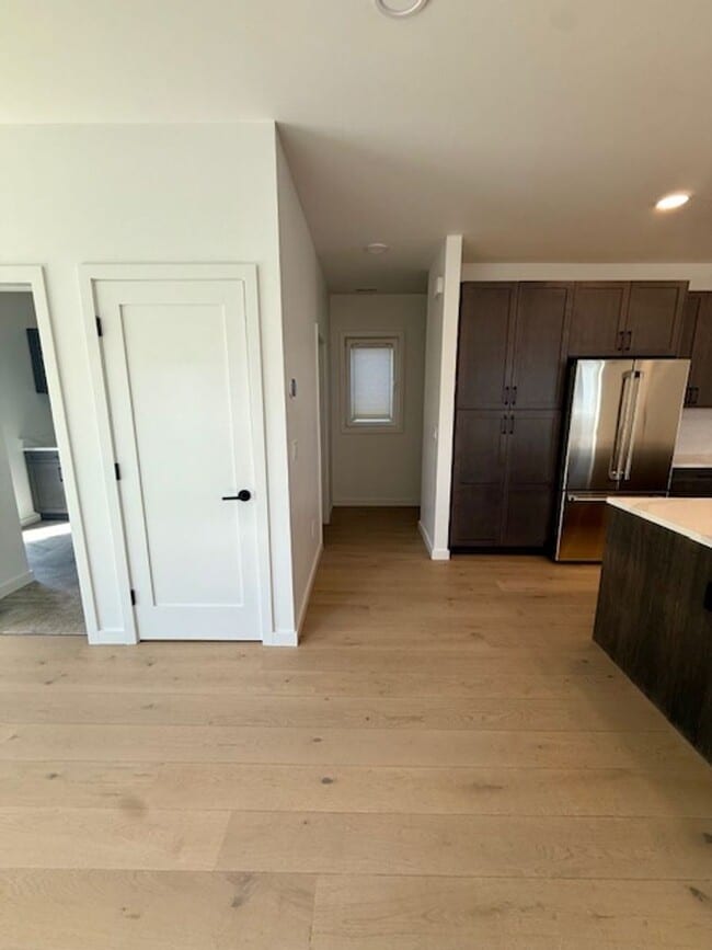 Building Photo - Single Family HOME with 3 Bedrooms 2 1/2 Bathrooms - Where Mountains meet you at upscale living!