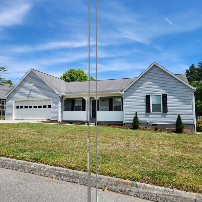 Building Photo - 2036 Merle Ln