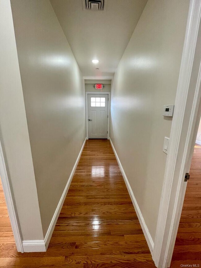 Building Photo - 5 Brandreth St