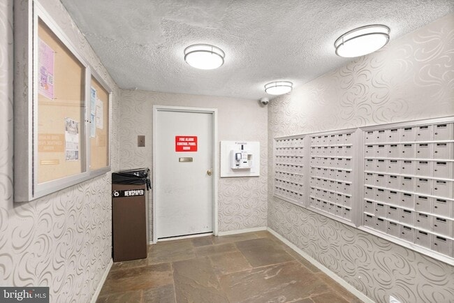 Building Photo - 3245 Rio Dr