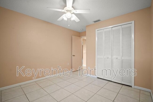 Building Photo - 4406 Santa Barbara Blvd S