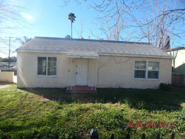 Building Photo - Completely remodeled - 2 Bedroom Home on Corner Lot!