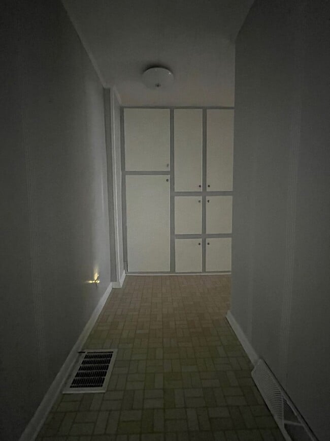 Building Photo - Three Bedroom in Mapleton Local School Dis...