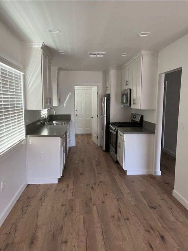 Building Photo - Beautiful Duplex Home near UC Davis Medical Center