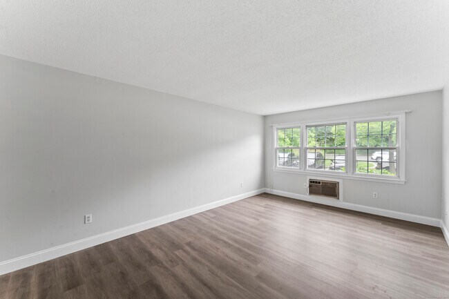 Building Photo - 34 A Padanaram Rd