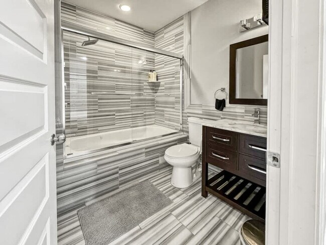 Building Photo - 1421 N 5th St