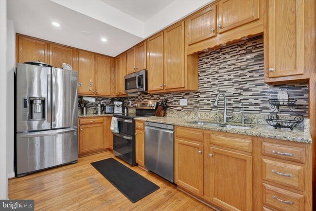 Building Photo - 8010 Readington Ct