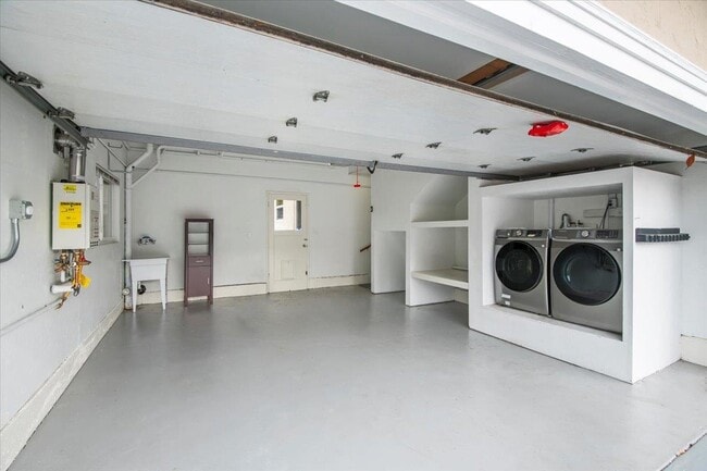 Building Photo - 18500 Crest Ave