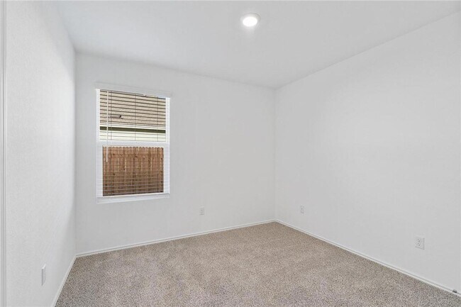 Building Photo - 245 Salt Springs Rd