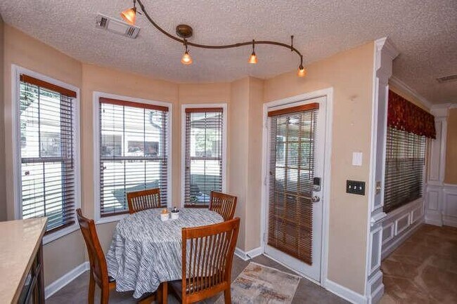 Building Photo - 886 Jefferson Walk Cir