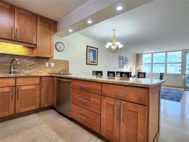 Building Photo - 3725 S Ocean Dr