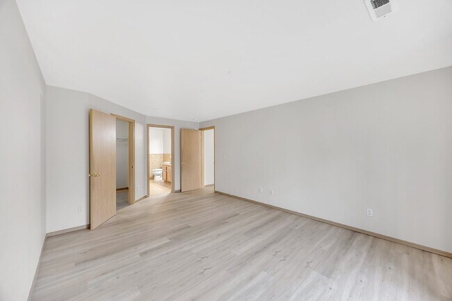 Building Photo - NO SHOWINGS AT THIS TIME~ 5 Bedrooms ( one brm is on main floor) and 4 bathrooms (2 are on main f...