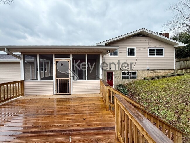 Building Photo - 4627 Hillmont Ln