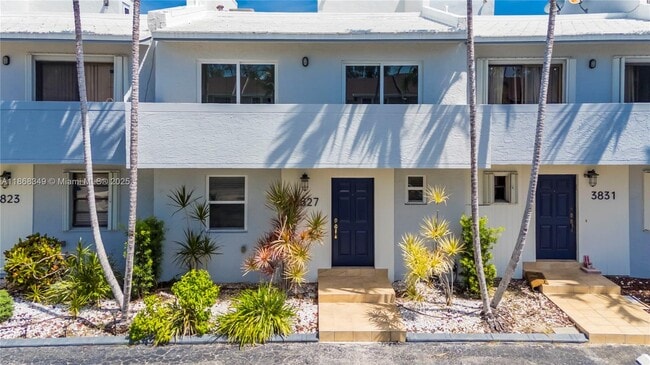 Building Photo - 3827 NE 166th St