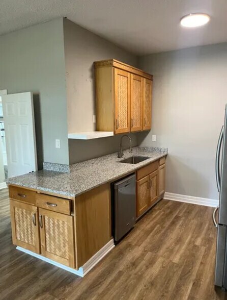 Building Photo - 8715 Fowler Ave