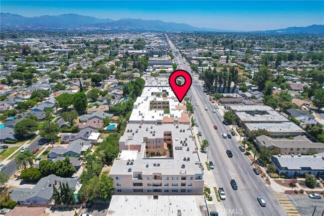 Building Photo - 13941 Sherman Way