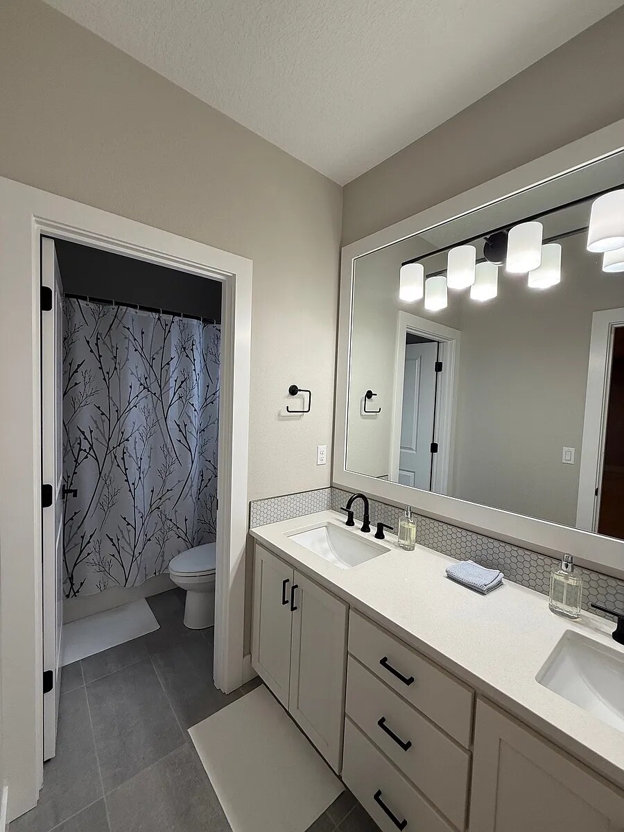 Building Photo - 12053 NW Weaver Ln