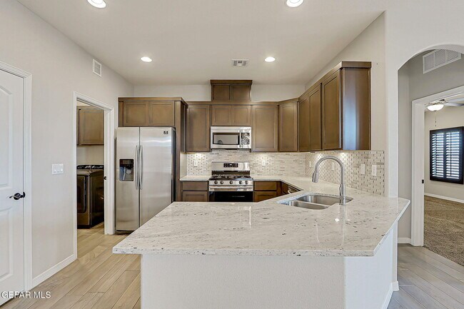 Building Photo - 13752 Newton Ct
