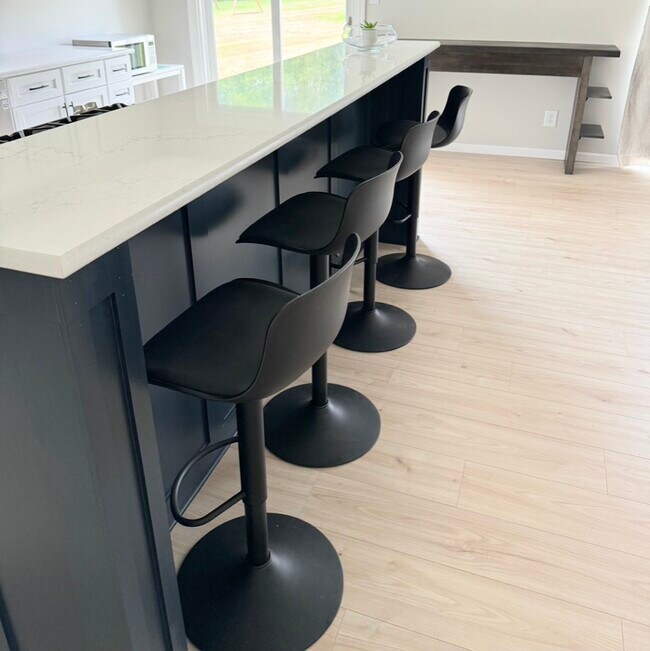 Building Photo - 61 Southgate Course