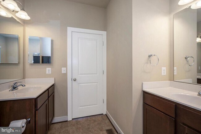 Building Photo - 100 Nestor's Pl