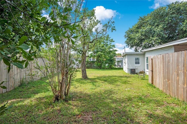 Building Photo - 1301 Lawne Blvd