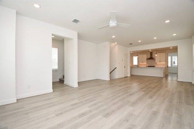 Building Photo - 2209 Via Laura Ln