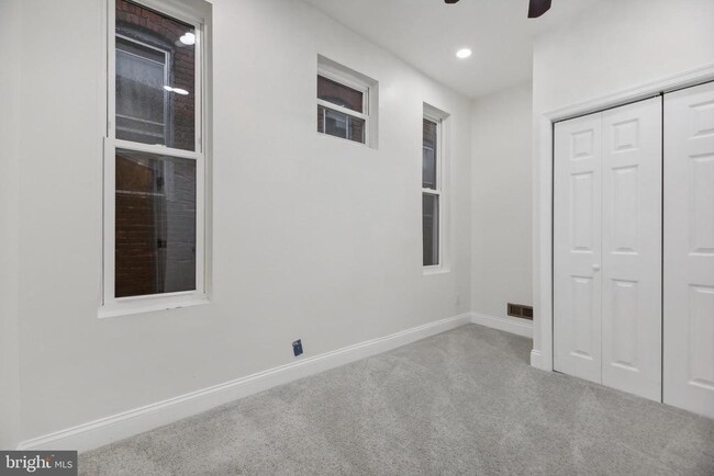 Building Photo - 3041 Belmont Ave