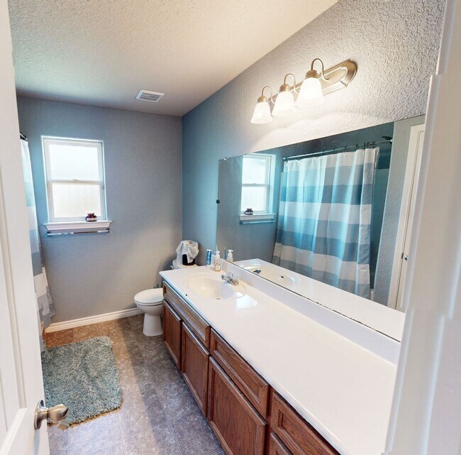 Building Photo - LIMITED-TIME MOVE-IN SPECIAL: Two Weeks Free Rent! Spacious 3 Bedroom, 2 Full Bath, with Attached...