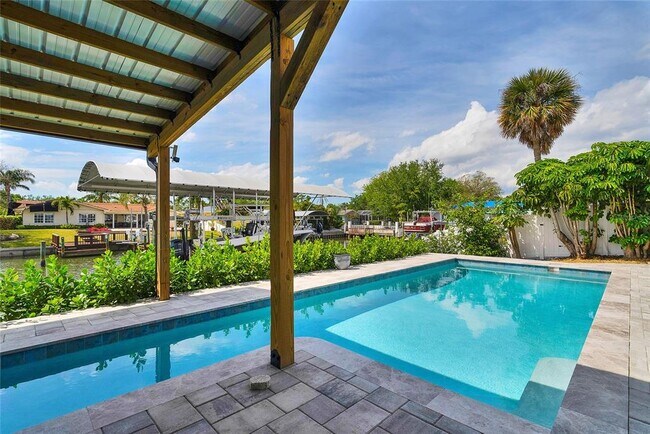Building Photo - 3944 Doral Dr