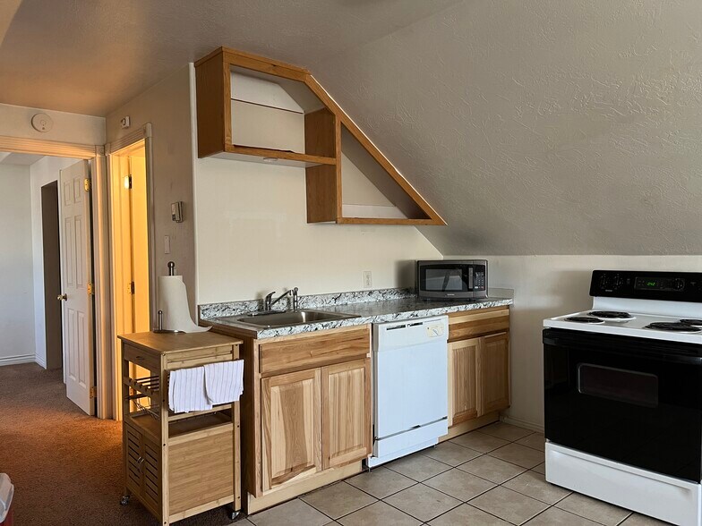 Building Photo - 509 N 200 W