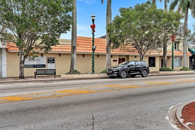 Building Photo - 313 N Krome Ave Residential Units