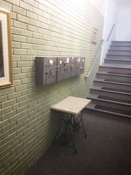 Building Photo - 896 29th St