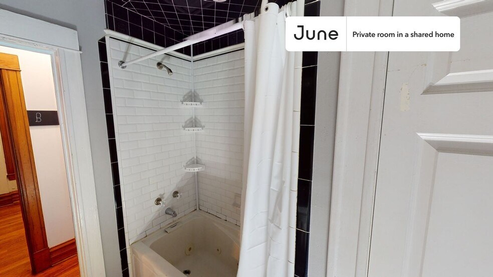 Building Photo - Private bedroom in 3 bed/1 bath Home