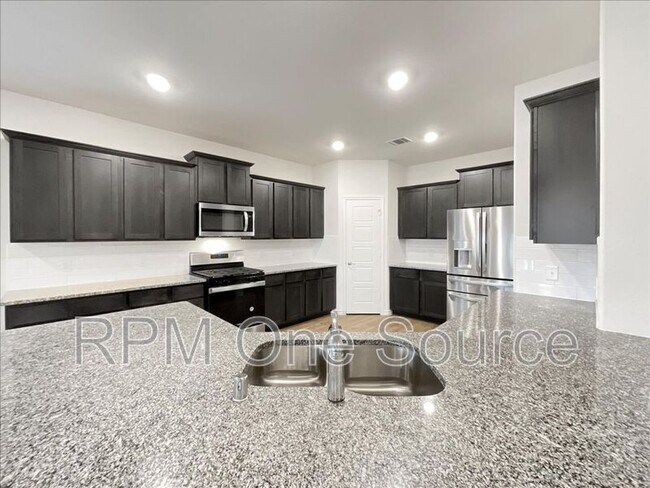 Building Photo - 4009 Savoy Wy