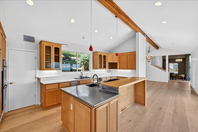 Building Photo - Gorgeous Executive Home Over Downtown Los Gatos