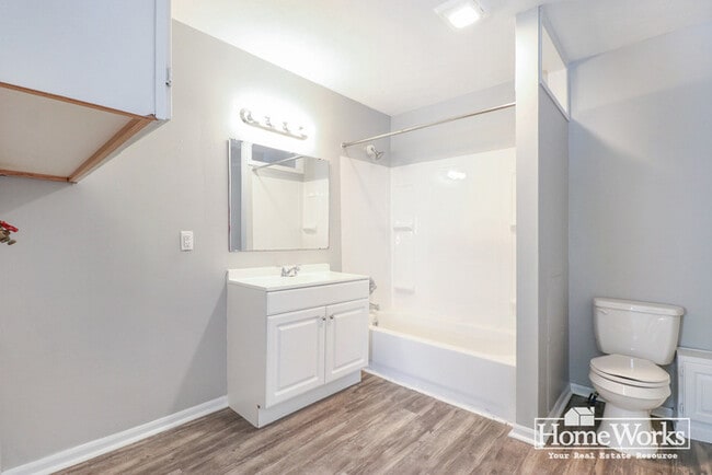 Building Photo - Cozy One-Story Home with 2 Bedrooms in River Park