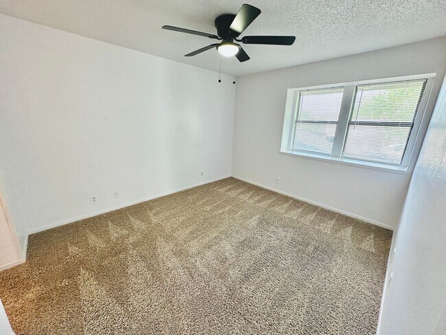 Building Photo - 152 RIDGE
