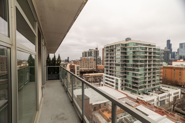 Building Photo - 1620 S Michigan Ave