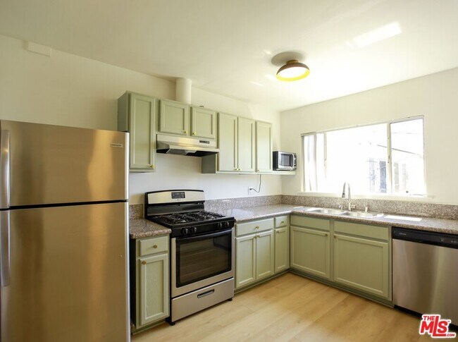 Building Photo - 1323 Ridgeley Dr