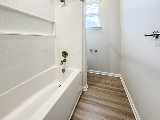 Building Photo - RENOVATED 4 BEDROOM/3 BATH IN VIRGINIA BEACH! READY FOR RENT!!