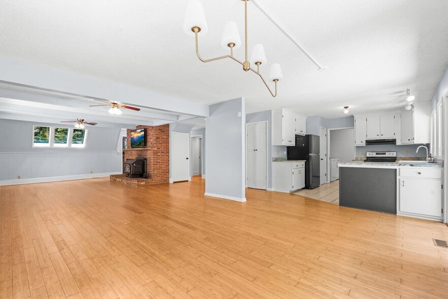 Building Photo - 864 Trojan Horse Cir